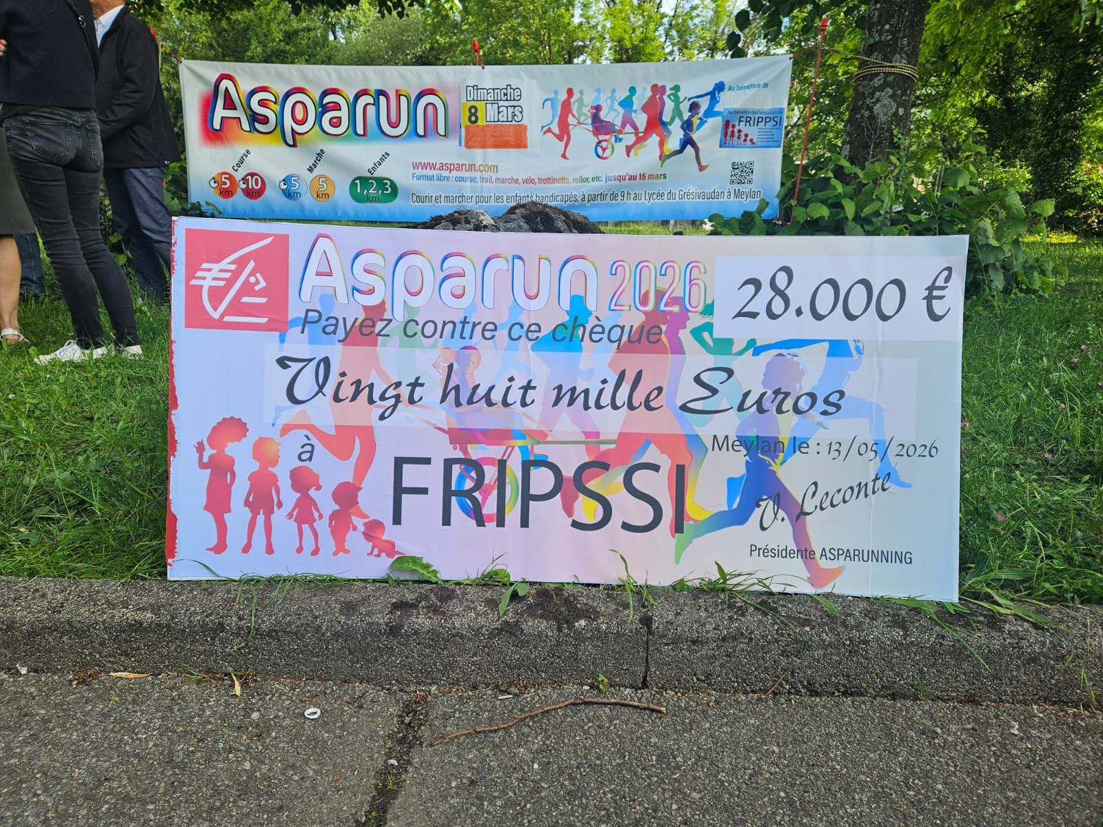 Remise du chèque ASPARUN pour FRIPPSI